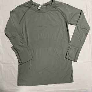 Athleta Momentum Seamless Long Sleeve Sage Green Thumbholes Women’s Sm. Athletic